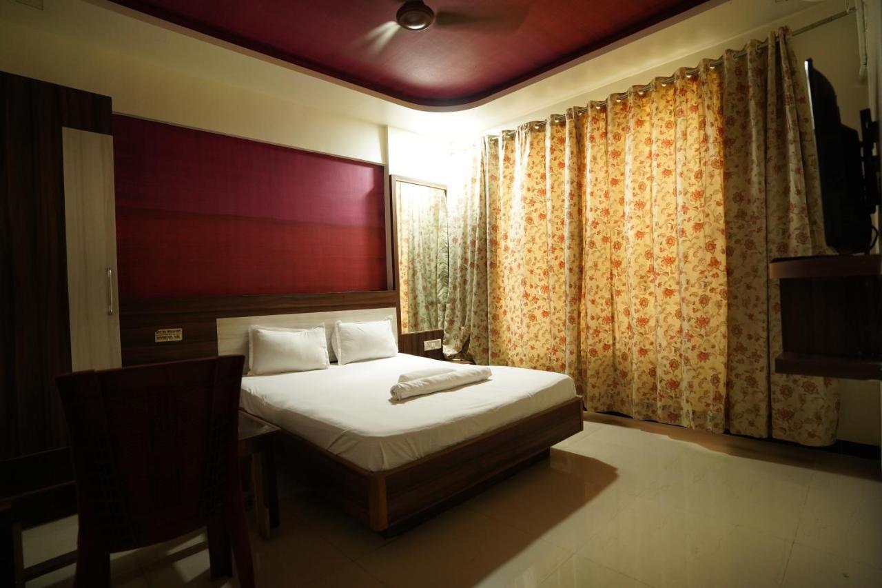 Hotel Sai Ganesh Lodging & Boarding By Wb Inn Titwala Eksteriør billede