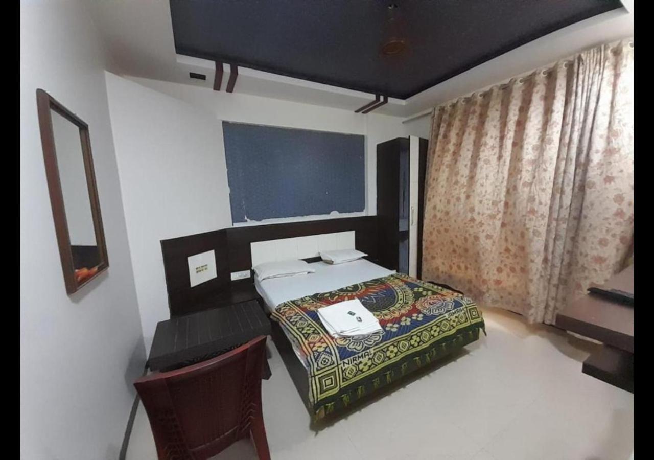 Hotel Sai Ganesh Lodging & Boarding By Wb Inn Titwala Eksteriør billede