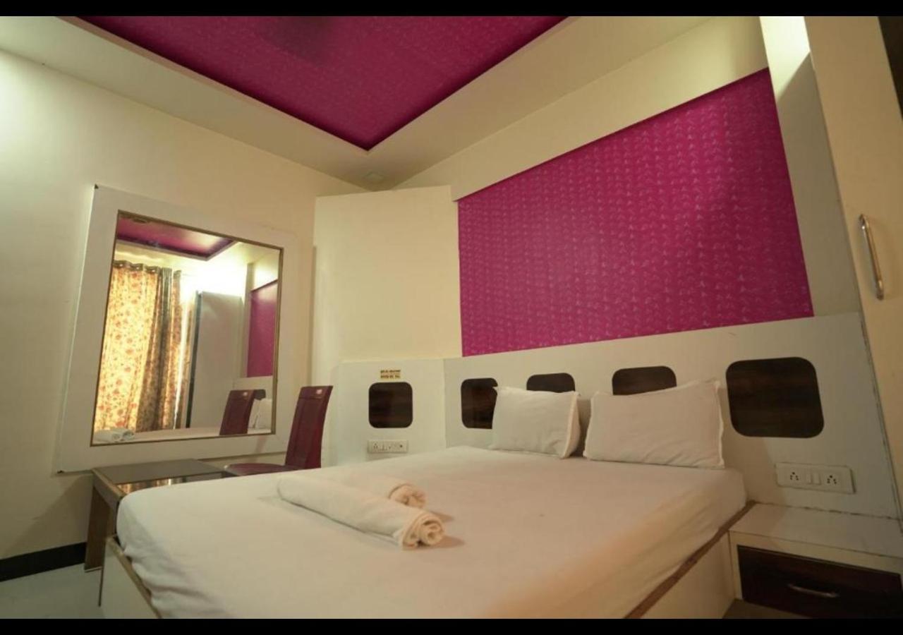 Hotel Sai Ganesh Lodging & Boarding By Wb Inn Titwala Eksteriør billede